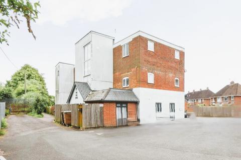 1 bedroom maisonette for sale, Station Approach, Romsey