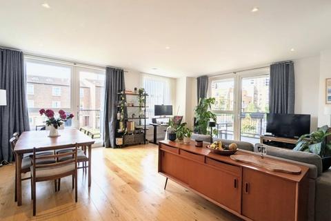2 bedroom flat for sale, Aurora Point, Winchester Square, London, SE8