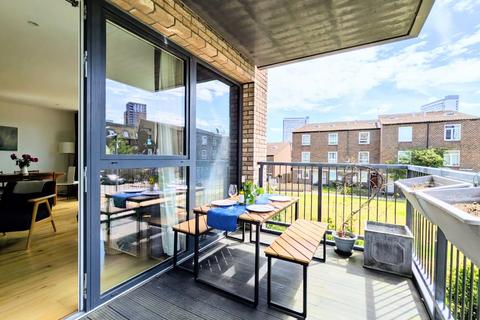 2 bedroom flat for sale, Aurora Point, Winchester Square, London, SE8