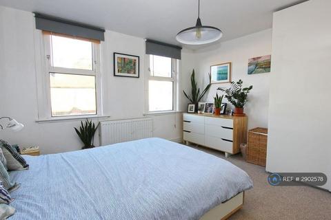 4 bedroom terraced house to rent, Sanderstead Road, South Croydon, CR2