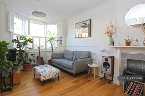 4 bedroom terraced house to rent, Sanderstead Road, South Croydon, CR2