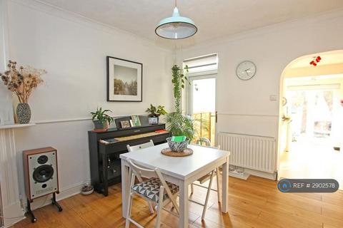 4 bedroom terraced house to rent, Sanderstead Road, South Croydon, CR2