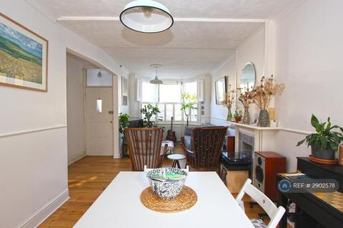 4 bedroom terraced house to rent, Sanderstead Road, South Croydon, CR2