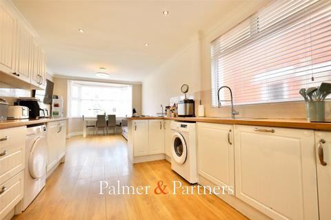 4 bedroom detached house for sale, Church Road, Clacton-on-Sea, Essex, CO15