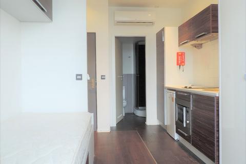 Studio to rent, Guildford Park Road, Guildford GU2