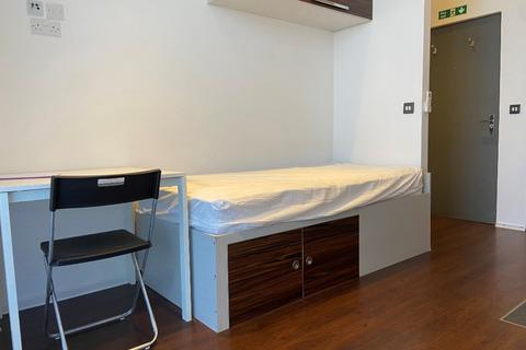 Studio to rent, Guildford Park Road, Guildford GU2