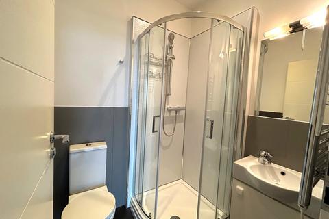 Studio to rent, Guildford Park Road, Guildford GU2
