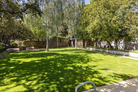 undefined, London W4