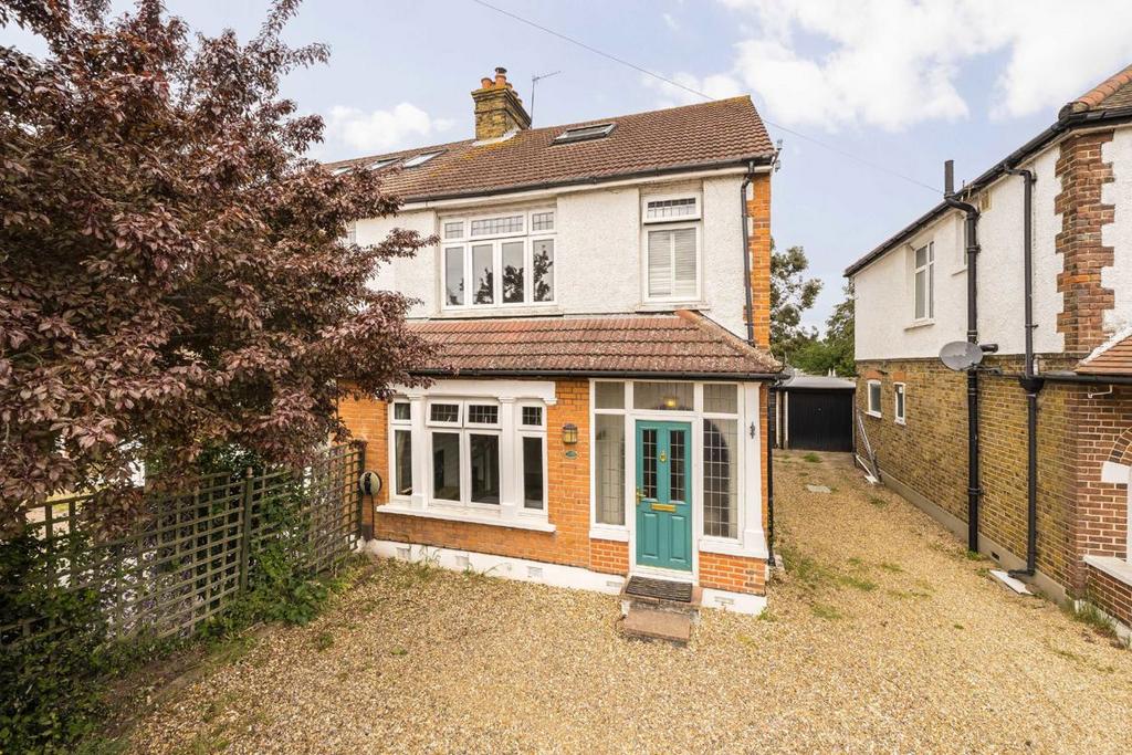 Detached house exterior, driveway