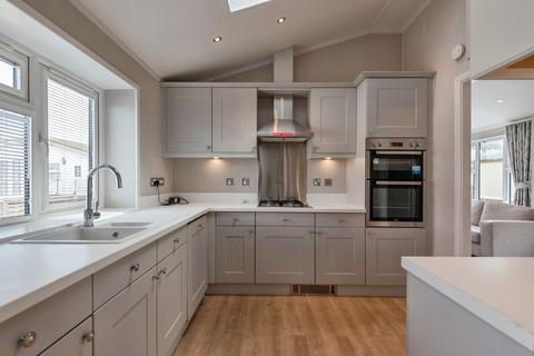 2 bedroom detached house for sale, Hillcrest Park, Wilbury Hills Road, Letchworth Garden City, Hertfordshire, SG6