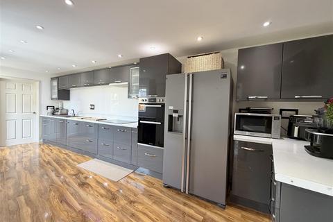 4 bedroom semi-detached house for sale, Hadzor Road, Oldbury