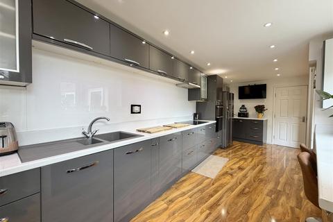 4 bedroom semi-detached house for sale, Hadzor Road, Oldbury