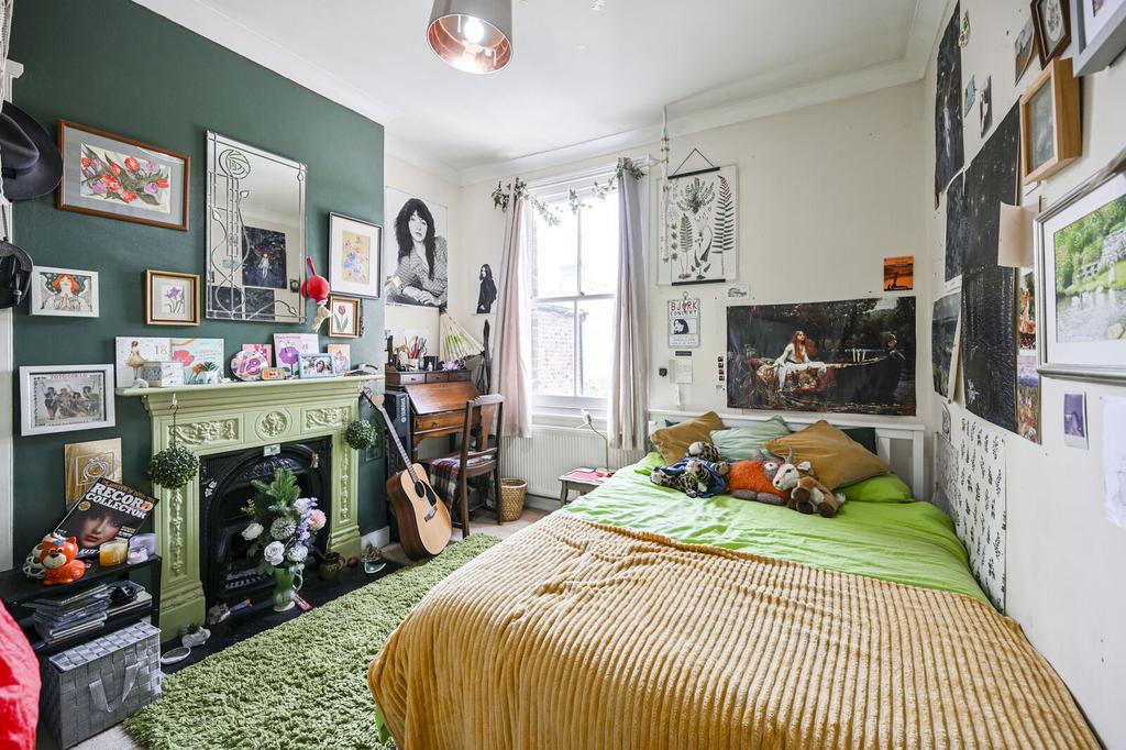 Bedroom, fireplace