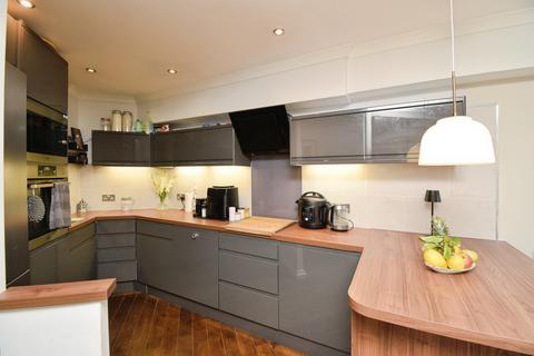 2 bedroom flat for sale, Elizabeth Fry Place, London, SE18