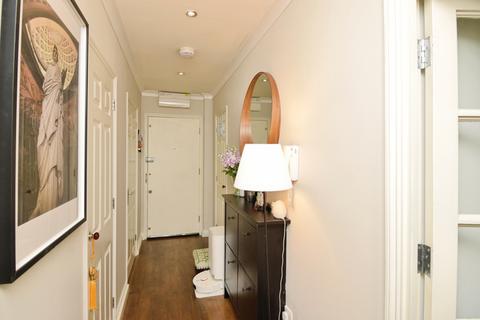 2 bedroom flat for sale, Elizabeth Fry Place, London, SE18