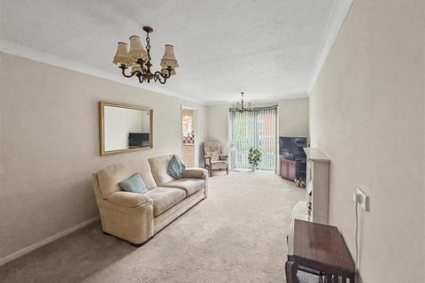 2 bedroom apartment for sale, Aspley Court, Warwick Avenue, Bedford