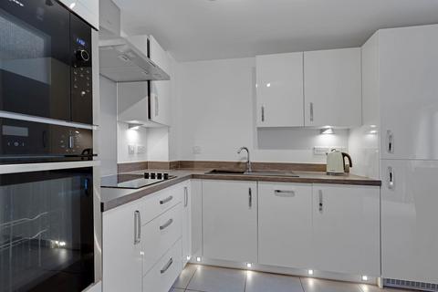 2 bedroom apartment for sale, High Street, Cobham, KT11 3EB