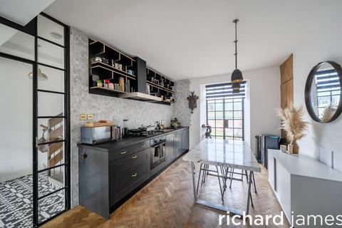 2 bedroom apartment for sale, Old Town, Old Town SN1