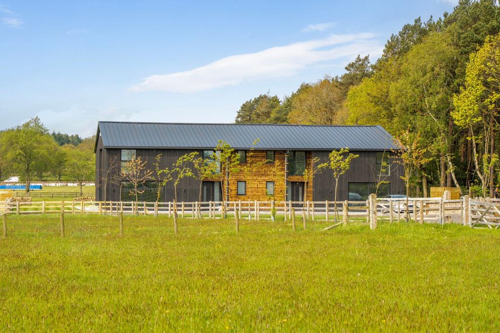 Otley Road, Beckwithshaw, HG3 4 bed barn conversion to rent - £5,000 ...