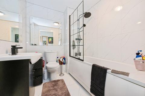 2 bedroom flat for sale, Alexander Square, Eastleigh