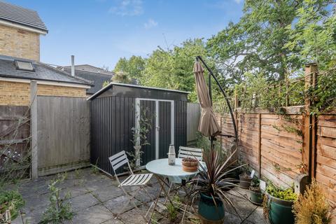 1 bedroom ground floor flat for sale, Bycullah Road, Enfield