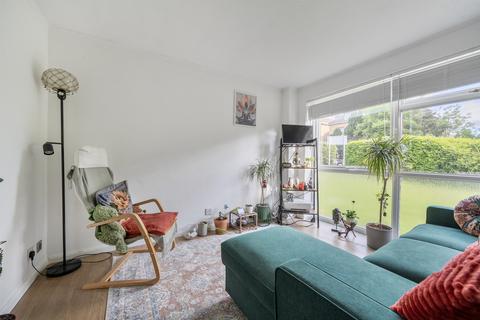 1 bedroom ground floor flat for sale, Bycullah Road, Enfield