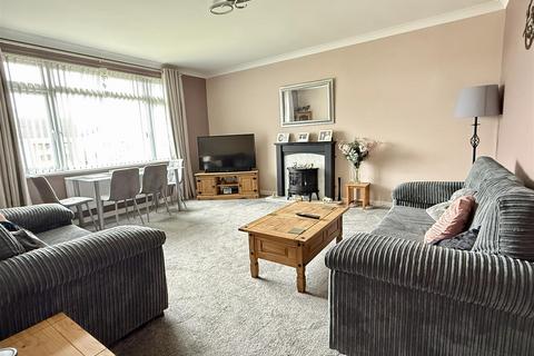 4 bedroom detached bungalow for sale, Morfa Maen, Kidwelly