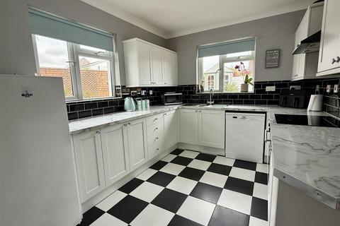 4 bedroom detached bungalow for sale, Morfa Maen, Kidwelly
