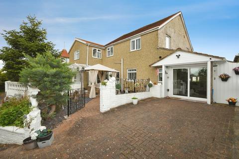 4 bedroom detached house for sale, St. Andrews Drive, Skegness