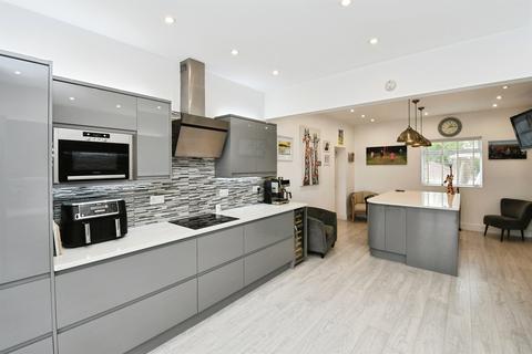 4 bedroom detached house for sale, St. Andrews Drive, Skegness