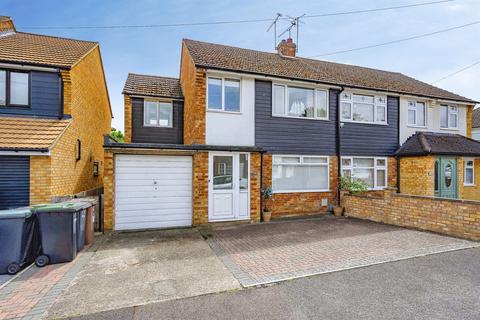 4 bedroom semi-detached house for sale, Midhurst Gardens, Luton