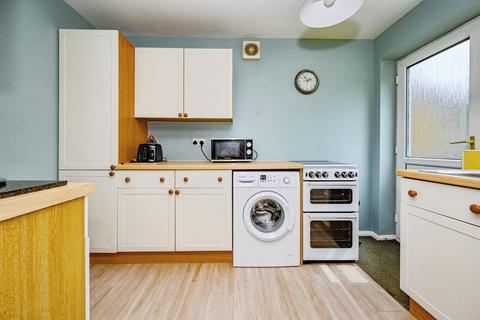 4 bedroom semi-detached house for sale, Midhurst Gardens, Luton