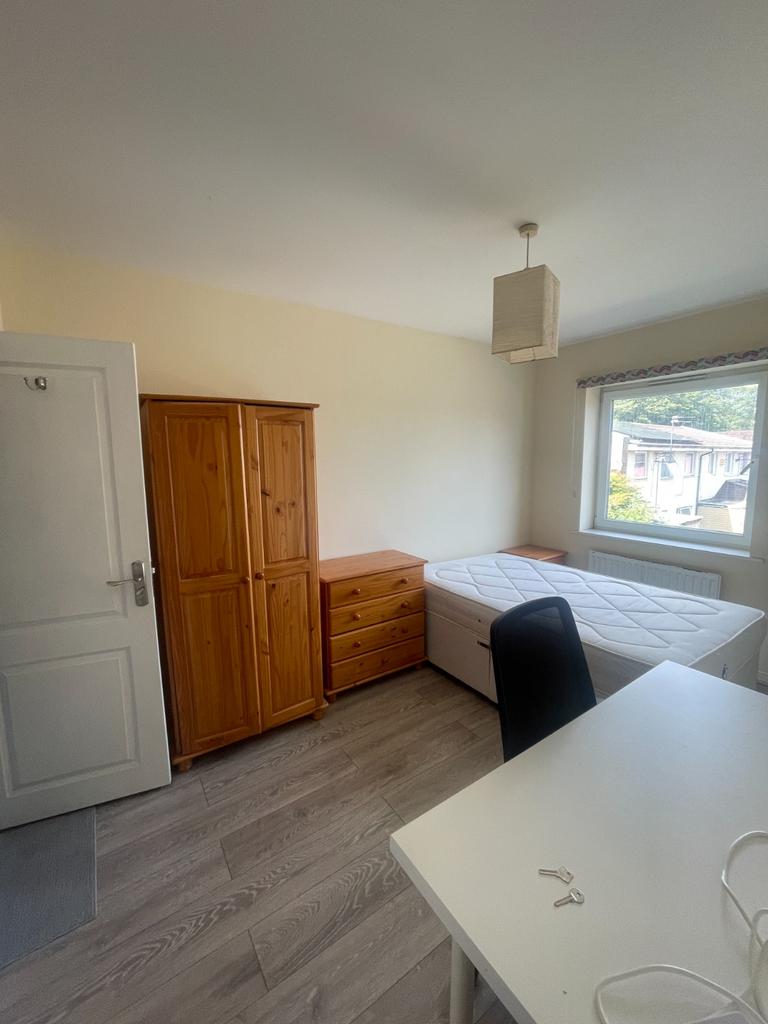 House in Manchester, Victoria Park, Ardwick - More