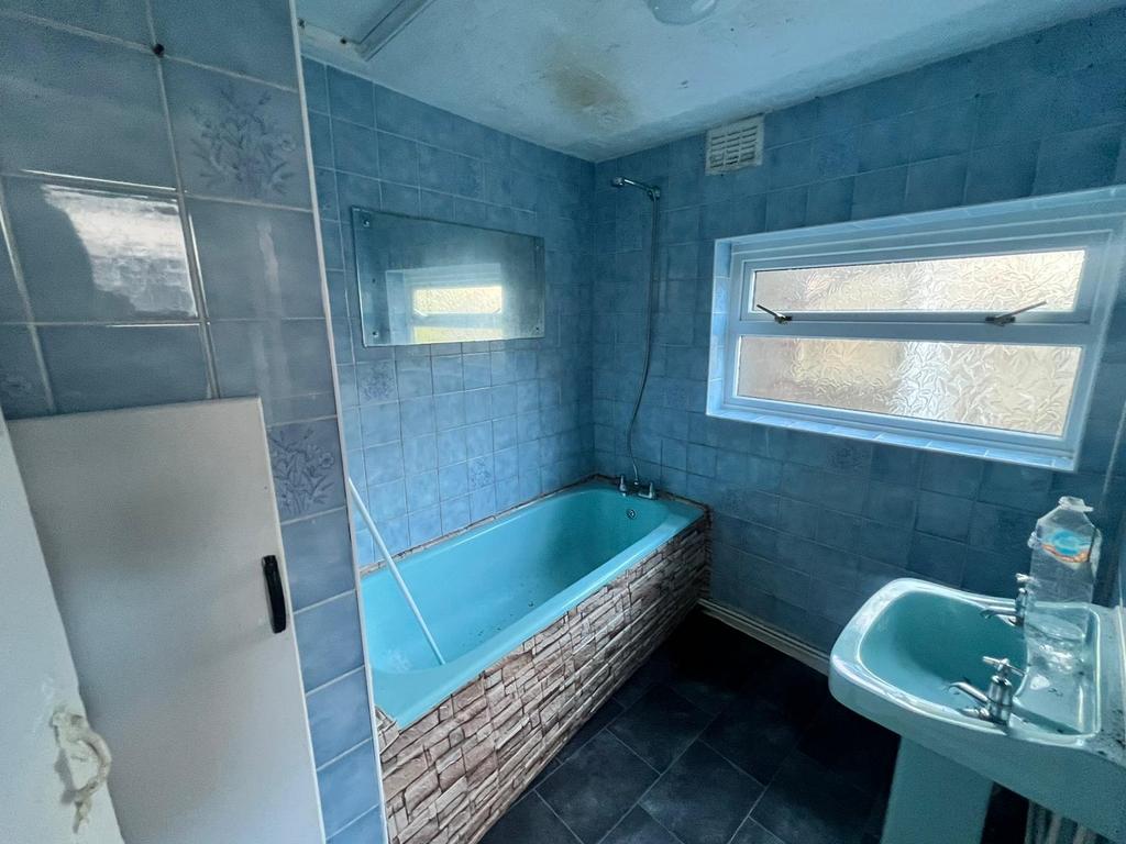 House in Sandwell, West Midlands - View 4