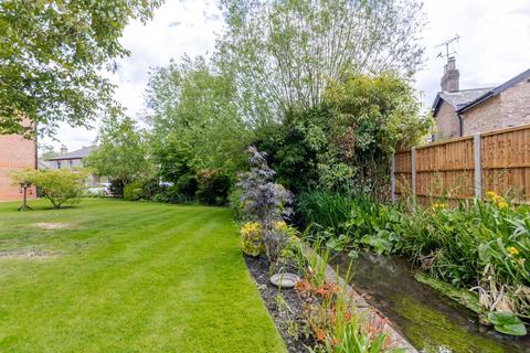 2 bedroom flat for sale, High Street, Rickmansworth WD3