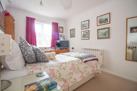 2 bedroom flat for sale, Dene Court,  Holman Close, Cowplain, PO8 8HD