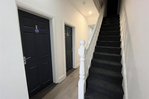 House share - Bradford Avenue, Bolton