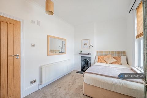 1 bedroom in a house share to rent, Eastbourne Road, Trowbridge, BA14