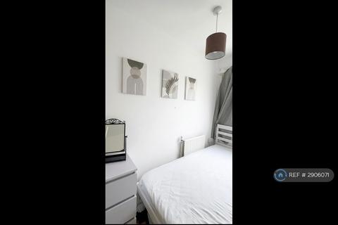 4 bedroom terraced house to rent, St Pauls Drive, London, E15
