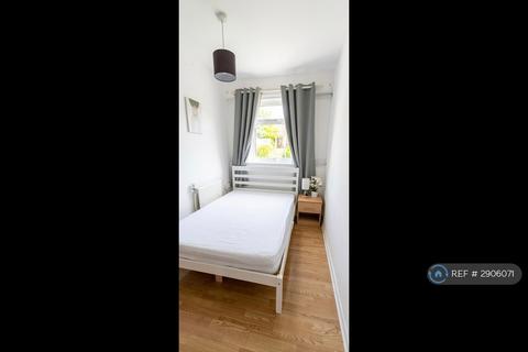 4 bedroom terraced house to rent, St Pauls Drive, London, E15