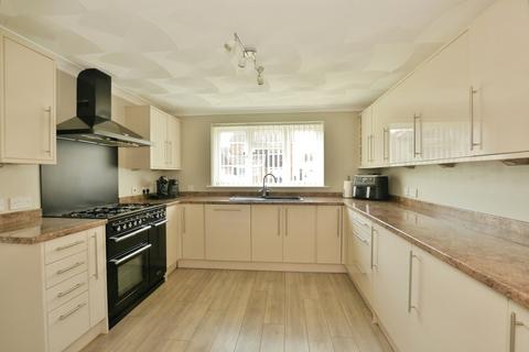 4 bedroom detached house for sale, Gloucester Mews, New Romney, Kent, TN28