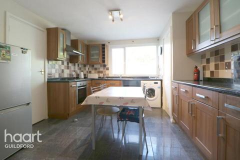 4 bedroom terraced house to rent, Rye Close, GUILDFORD