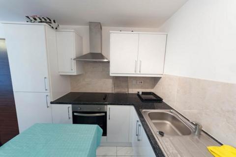 Studio to rent, 9 Cranbrook Road, Ilford, IG1