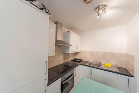 Studio to rent, 9 Cranbrook Road, Ilford, IG1