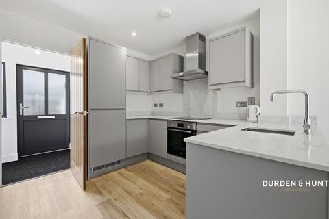 3 bedroom end of terrace house to rent, Burgess Street, London E14
