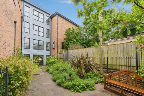 2 bedroom flat for sale, Station Avenue, Channons Hill, Bristol, Somerset, BS16