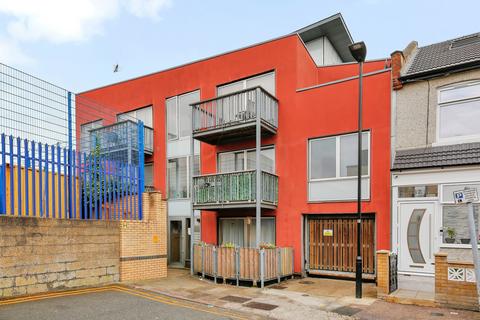1 bedroom apartment to rent, Fifth Avenue, London, E12