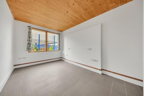1 bedroom apartment to rent, Fifth Avenue, London, E12