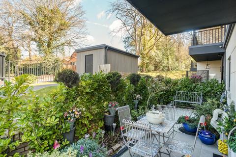 1 bedroom apartment for sale, Eastbury Avenue, Northwood, Middlesex