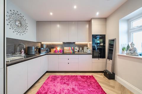 1 bedroom apartment for sale, Eastbury Avenue, Northwood, Middlesex
